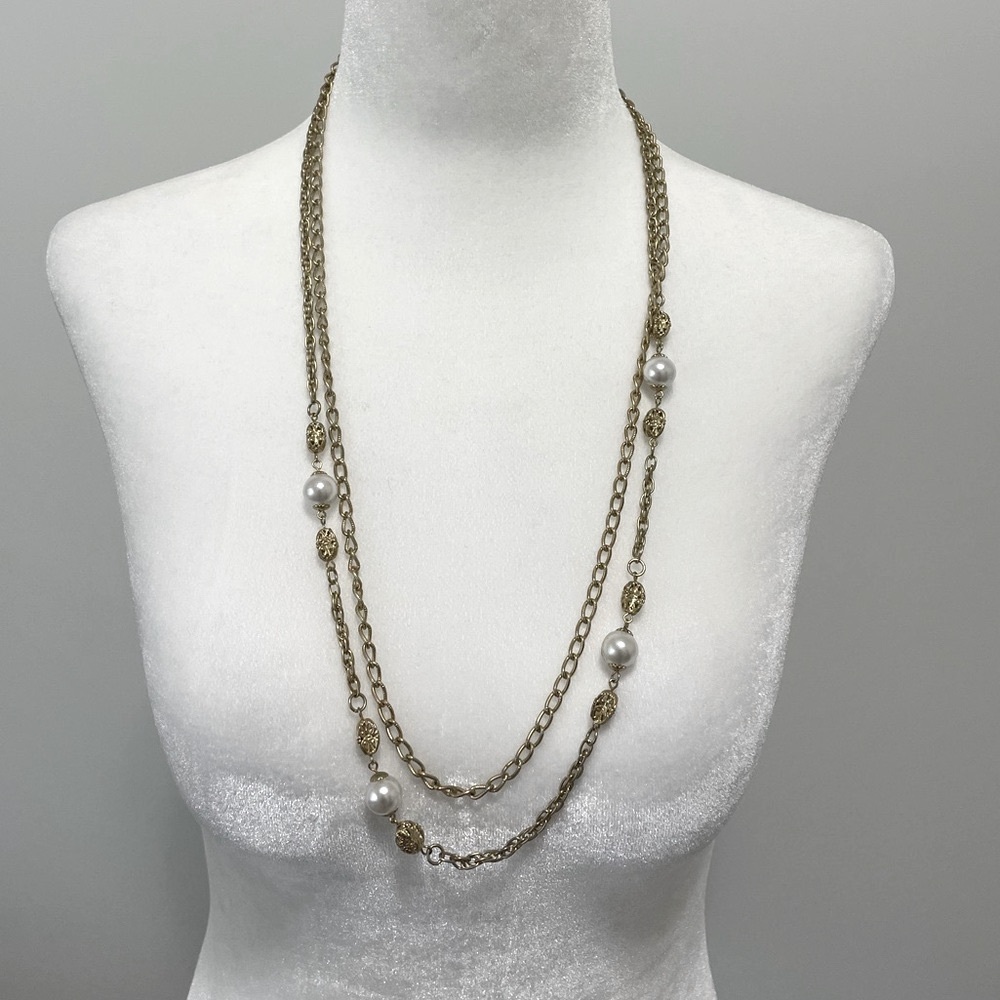 Vintage Layered Gold Tone and Pearl Chain Necklace

Hangers appropriately 14”